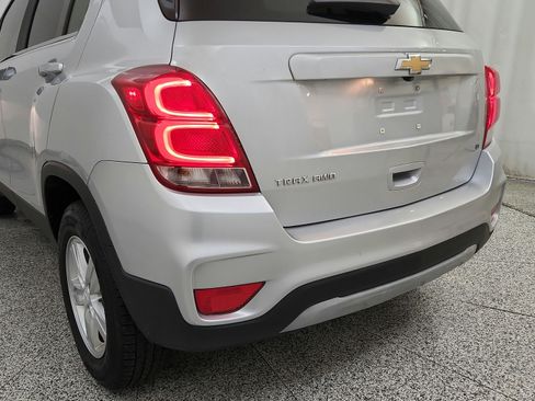 Used 2019 Chevrolet Trax LT w/ LT Convenience Package AWD/4WD image 29