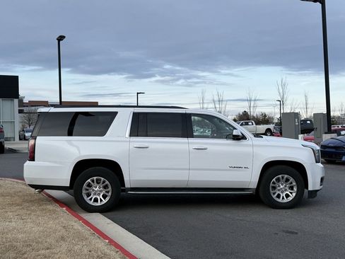 Used 2016 GMC Yukon XL SLE w/ Convenience Package image 9