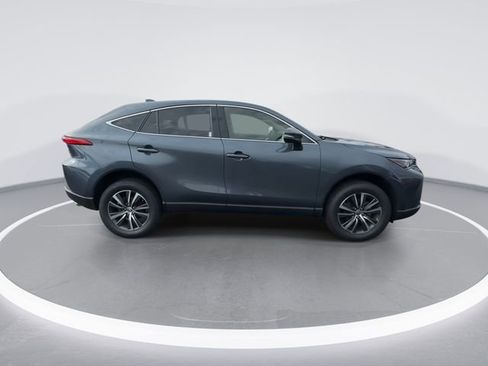 Used 2022 Toyota Venza LE image 9