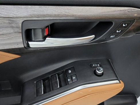 Used 2023 Toyota Highlander Platinum image 36