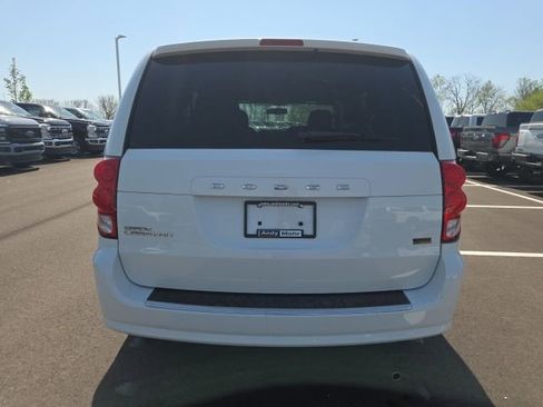 Used 2016 Dodge Grand Caravan SE image 9