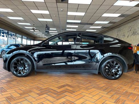 Used 2022 Tesla Model Y Long Range image 5