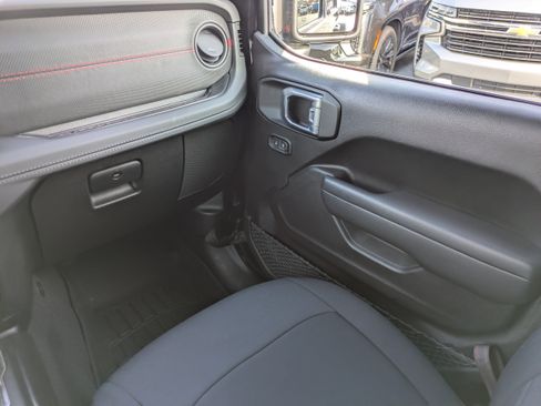 Used 2024 Jeep Gladiator Rubicon image 10