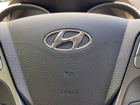 Used 2018 Hyundai Santa Fe Sport w/ 2.4L Value Package 02 FWD image 18