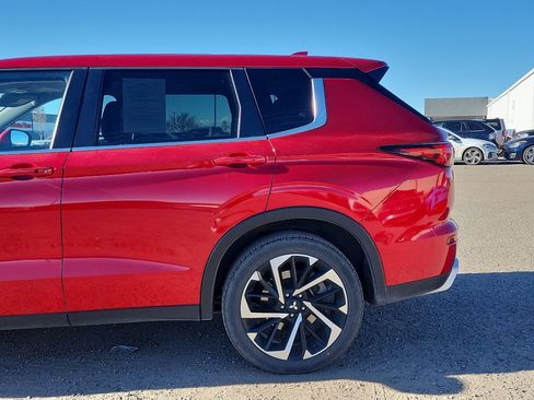 Used 2024 Mitsubishi Outlander SE image 9