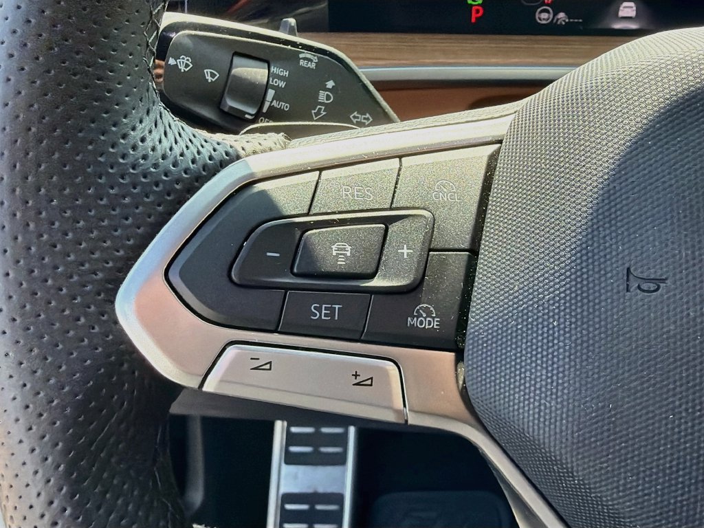 Used 2026 Volkswagen Tiguan SEL R-Line AWD/4WD image 12