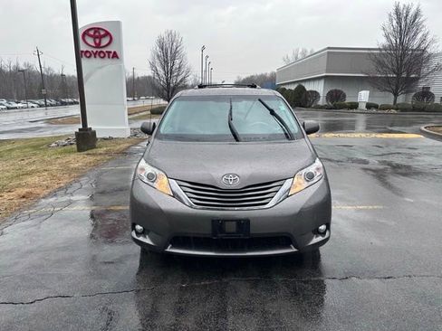 Used 2014 Toyota Sienna XLE image 8