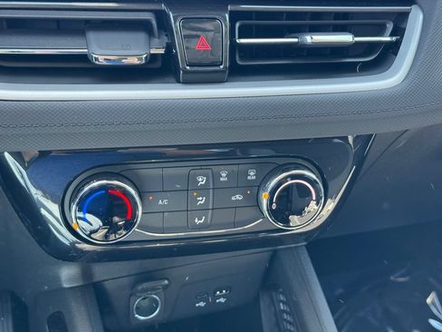 New 2026 Chevrolet TrailBlazer LT w/ Midnight Edition FWD image 17