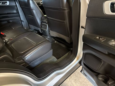 Used 2014 Ford Explorer XLT w/ Equipment Group 202A image 23