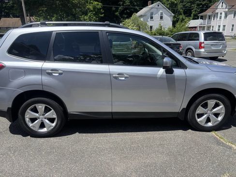Used 2014 Subaru Forester 2.5i Premium AWD/4WD image 6