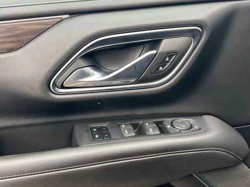 Used 2023 Chevrolet Suburban LT image 12