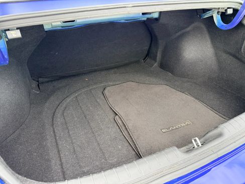 Used 2021 Hyundai Elantra SE FWD image 17