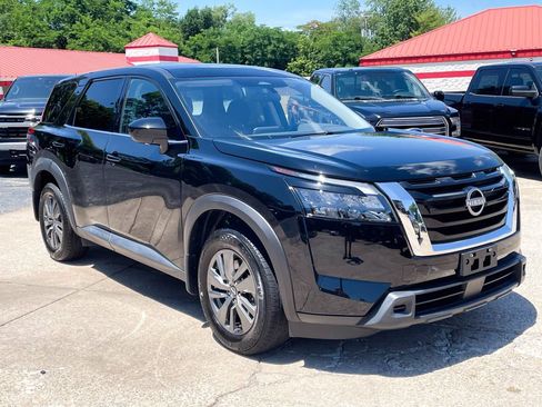 Used 2024 Nissan Pathfinder S FWD image 2