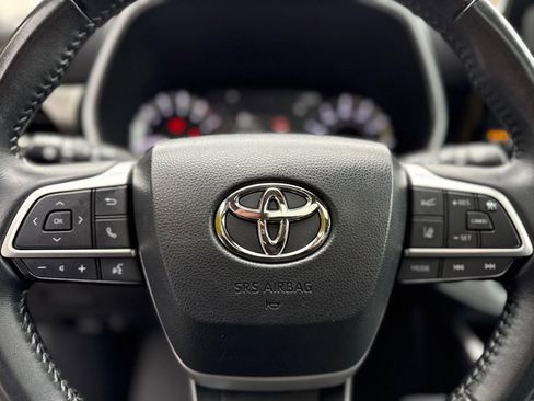 Certified 2023 Toyota Highlander XLE image 39