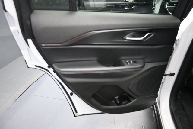 Used 2024 Jeep Grand Cherokee Altitude AWD/4WD image 36