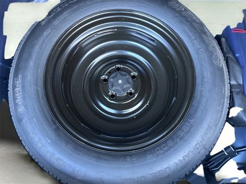 Used 2023 Nissan Rogue S image 12