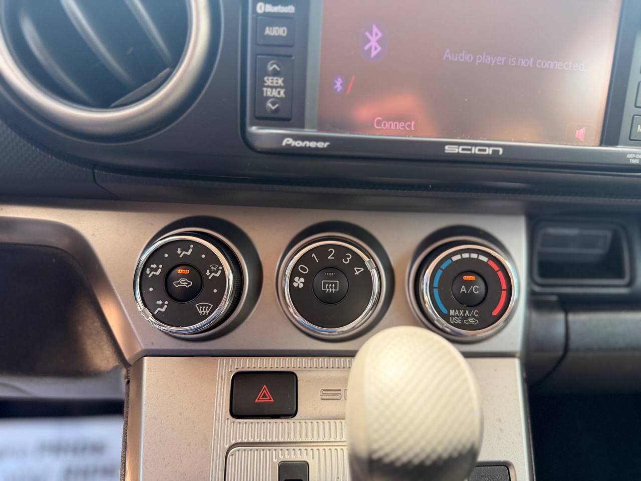 Used 2015 Scion xB FWD image 22