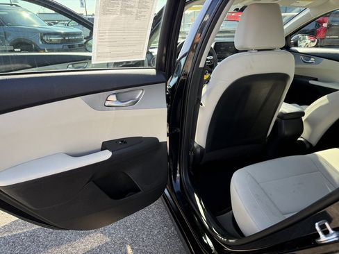 Used 2023 Kia Forte LXS w/ LXS Technology Package image 26