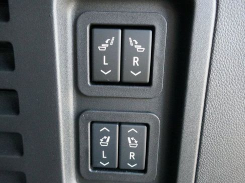 New 2026 Chevrolet Traverse RS image 15