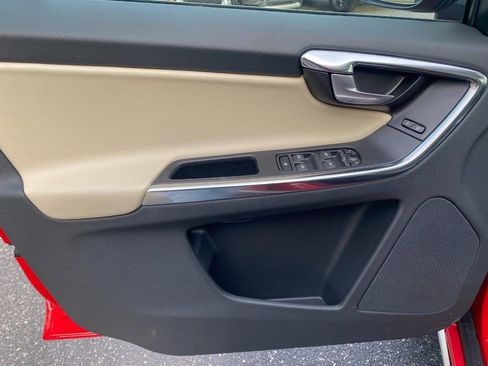 Used 2012 Volvo XC60 T6 R-Design Platinum image 11