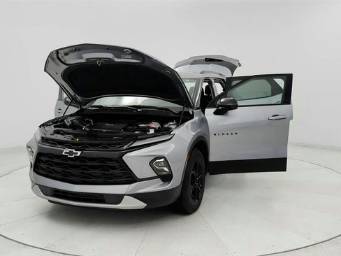 Used 2024 Chevrolet Blazer LT w/ Midnight/Sport Edition FWD image 9