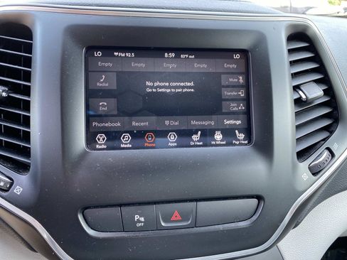 Used 2020 Jeep Cherokee Latitude Plus w/ Comfort/Convenience Group AWD/4WD image 13