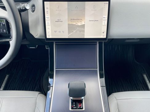 Certified 2026 Land Rover Range Rover Velar Dynamic SE AWD/4WD image 19