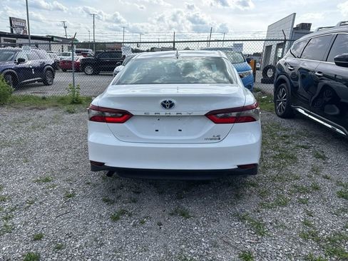 Used 2022 Toyota Camry LE image 4