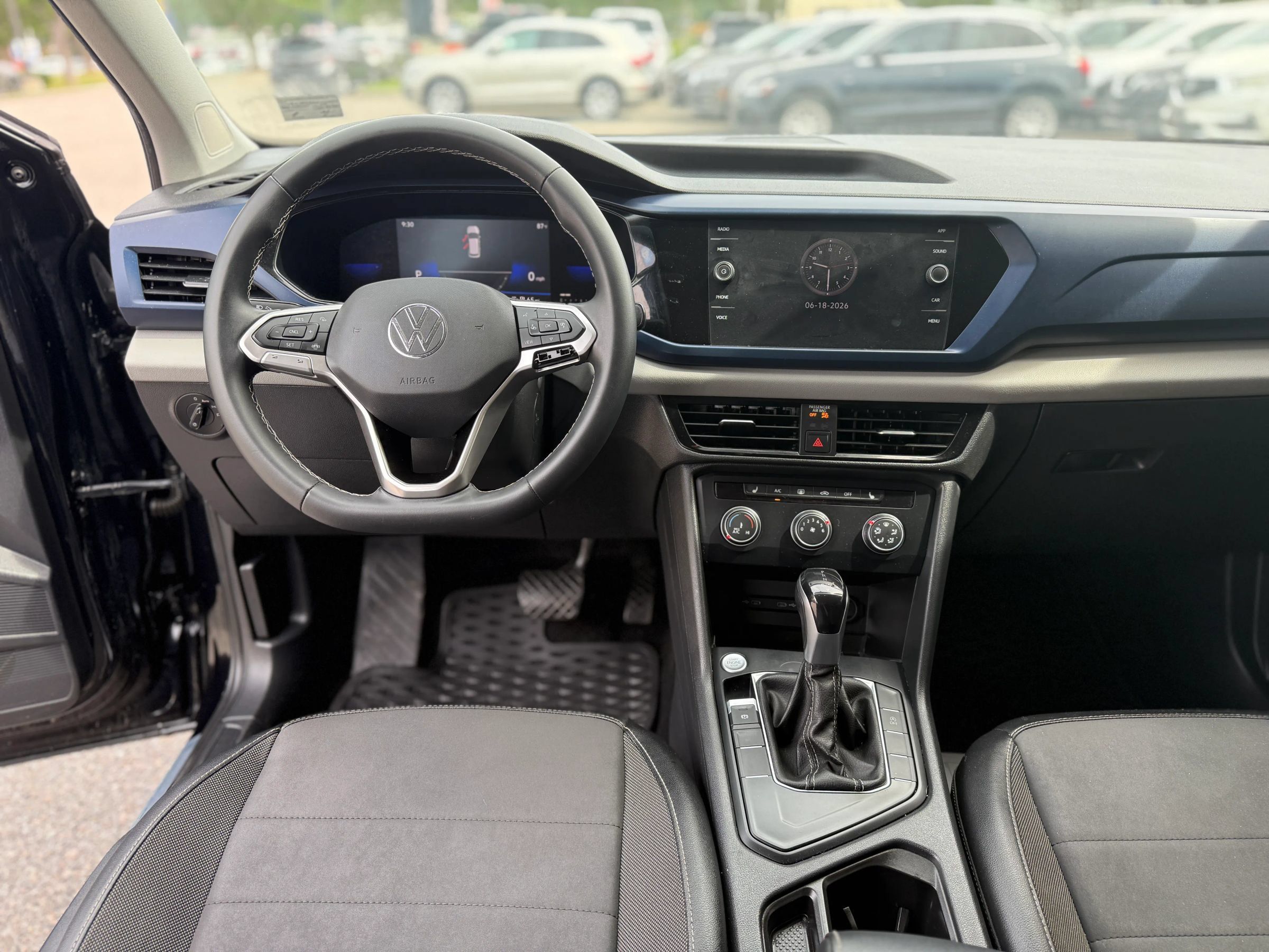 Used 2022 Volkswagen Taos SE FWD image 17