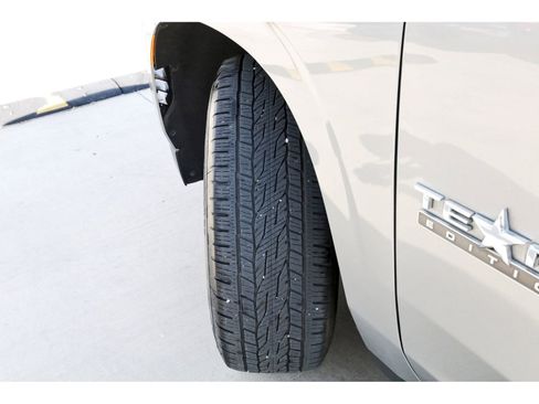 Used 2024 Chevrolet Suburban LT w/ Luxury Package image 30