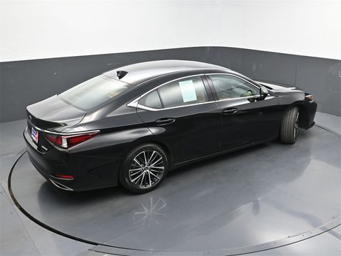 Used 2024 Lexus ES 350 w/ Premium Package image 38