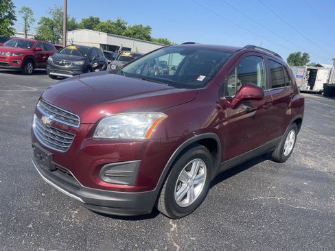 Used 2016 Chevrolet Trax LT w/ LT Sun and Sound Package FWD image 2