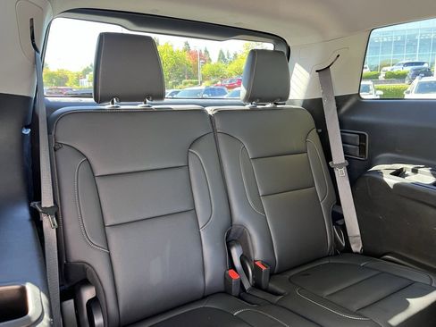 Used 2023 GMC Acadia SLT image 30