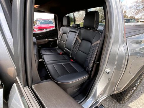 Used 2024 GMC Canyon Denali image 20