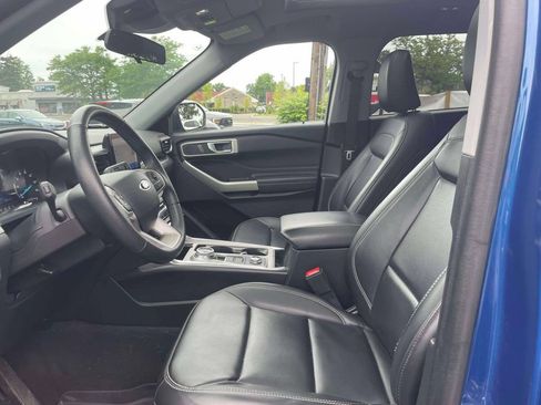 Used 2023 Ford Explorer XLT w/ Equipment Group 202A AWD/4WD image 15