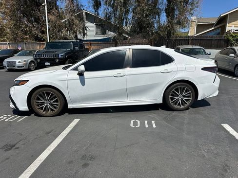 Used 2024 Toyota Camry SE FWD image 2