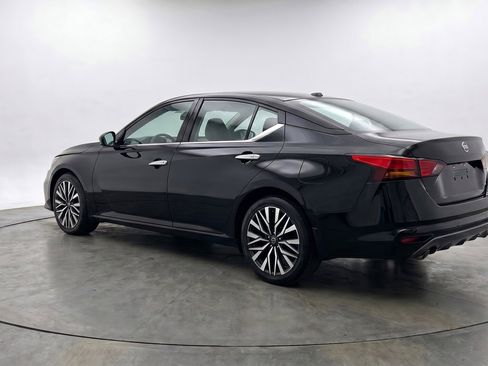 Used 2025 Nissan Altima 2.5 SV FWD image 6