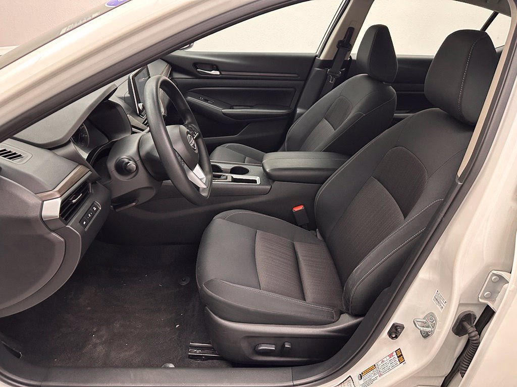 Used 2025 Nissan Altima 2.5 SV FWD image 16