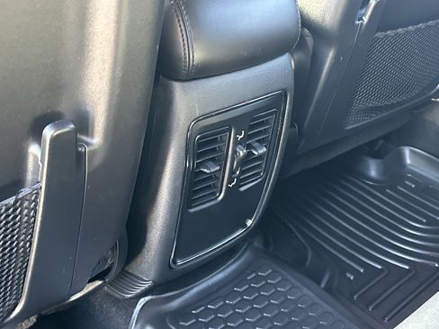 Used 2020 Jeep Grand Cherokee Laredo image 13