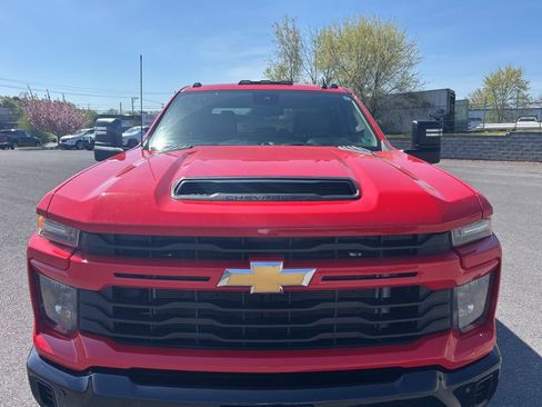 Used 2025 Chevrolet Silverado 2500 Custom w/ Custom Value Package image 10