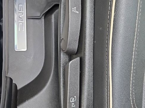 Used 2023 GMC Yukon SLT w/ SLT Premium Package image 43