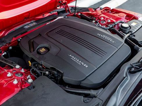 Certified 2021 Jaguar F-TYPE Coupe image 31