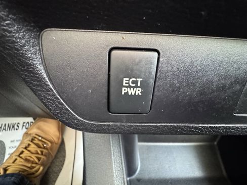 Used 2016 Toyota Tacoma SR5 w/ SR5 Appearance Package (SN) image 32