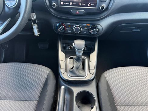 Used 2025 Kia Soul LX w/ LX Technology Package FWD image 39