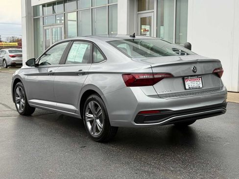 Certified 2023 Volkswagen Jetta SE w/ Panoramic Sunroof Package image 5