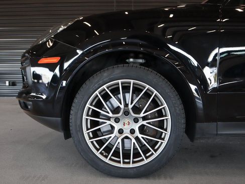 Certified 2023 Porsche Cayenne Platinum Edition AWD/4WD image 12