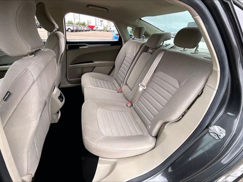 Used 2019 Ford Fusion SE FWD image 20