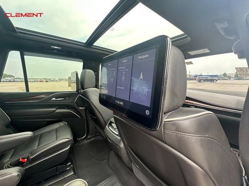 Used 2021 Cadillac Escalade Premium Luxury AWD/4WD image 16