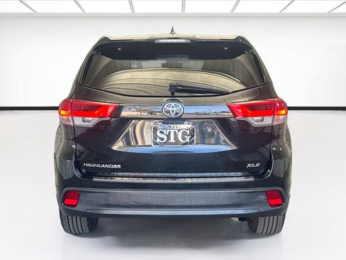 Used 2017 Toyota Highlander XLE image 5