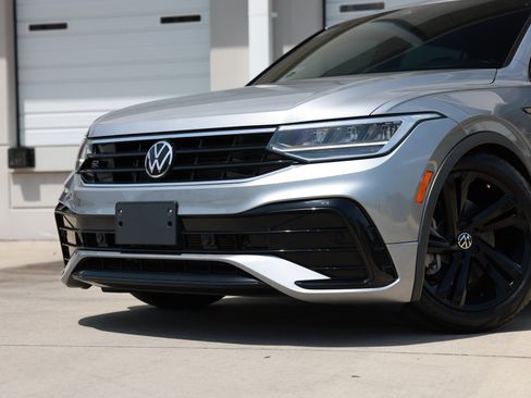 Used 2023 Volkswagen Tiguan SE R-Line FWD image 38